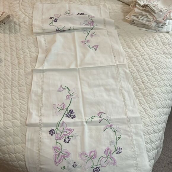 Floral Embroidered Table Runner - Picture 7 of 7